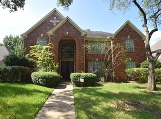 622 Winston Ln, Sugar Land, TX 77479