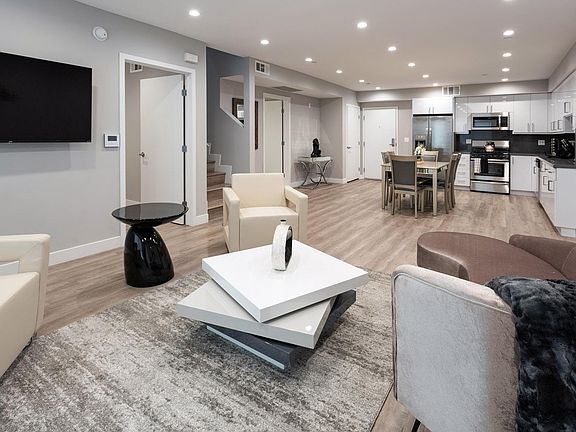 3rd image of 1751 N Las Palmas Ave #503