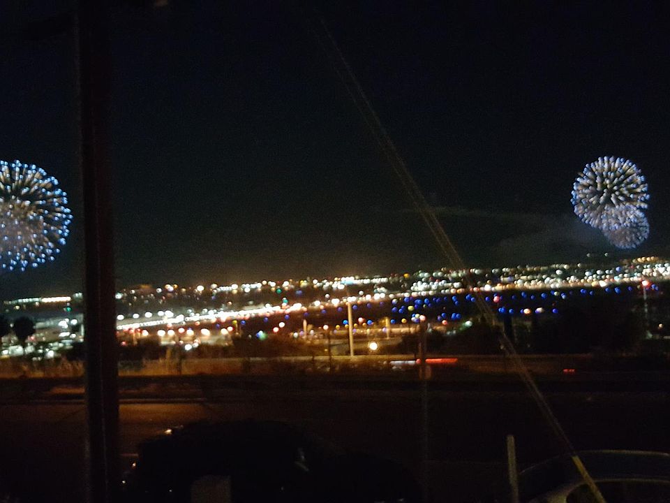 View on the 4th of July - enjoy 3-4 firework displays