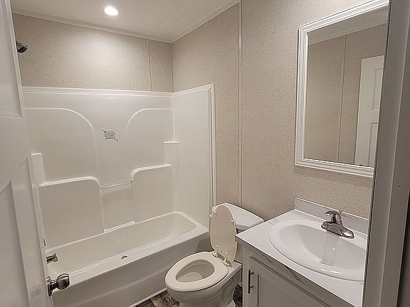 3rd image of 127 Hubert Blvd #10