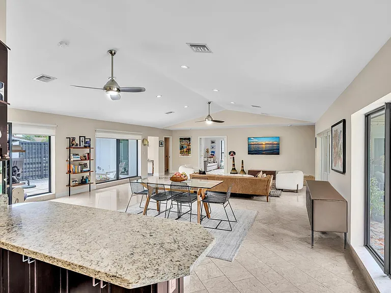 4441 NE 19th Ave — Photo 35