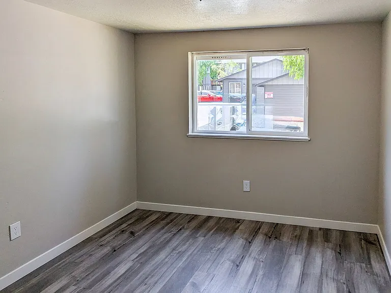 Silverwood Apartments — Photo 8