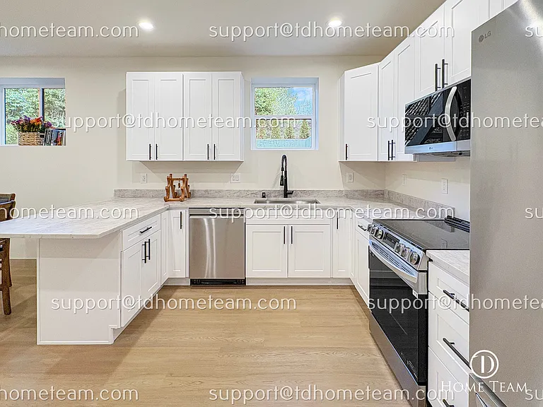 2511 Locust Ave W — Photo 5