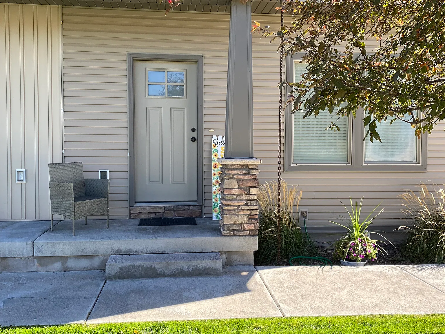 3 bed, 2.5 bath, 1350 sqft, $1,700 — Photo 3