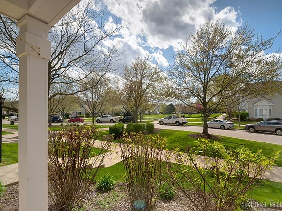 3rd image of 402 E Victoria Cir