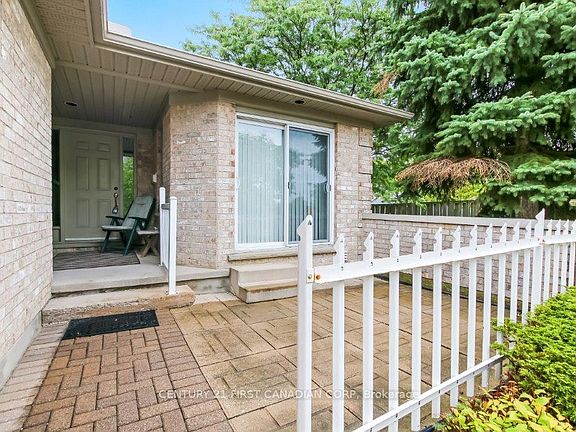 3rd image of 825 Shelborne St #17