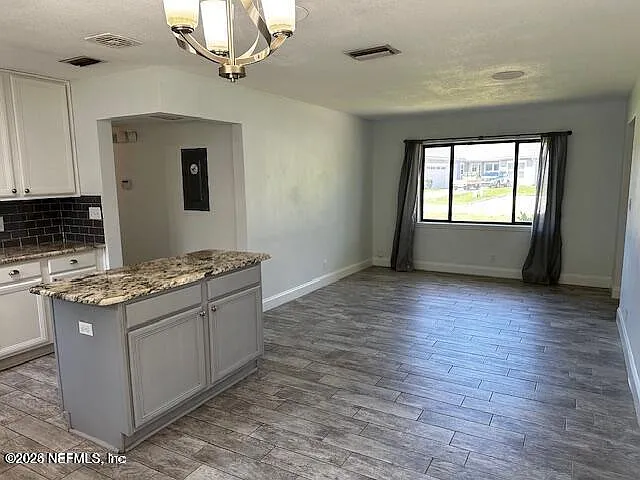 1012 N 6th Ave — Photo 6