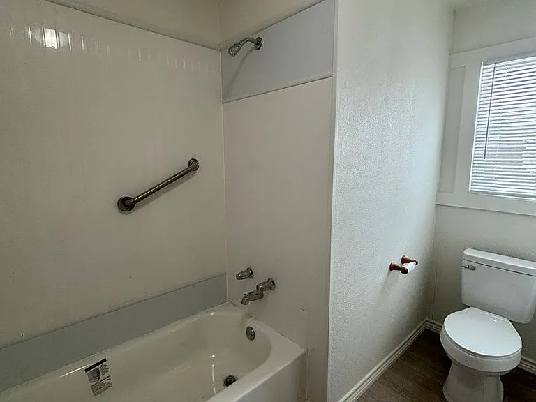 4302 Memorial Dr — Photo 9