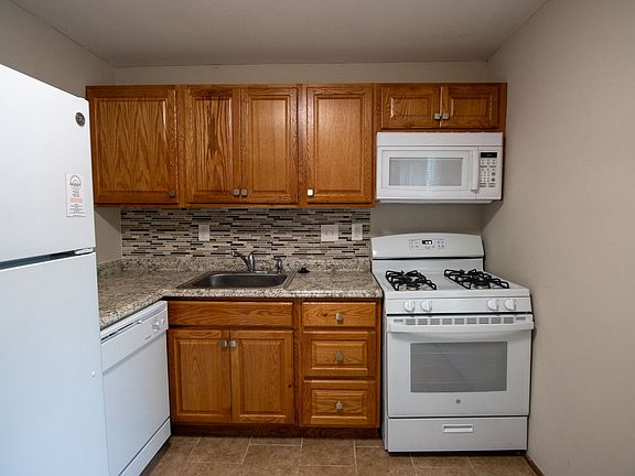 3rd image of 1722 E Broadway APT B