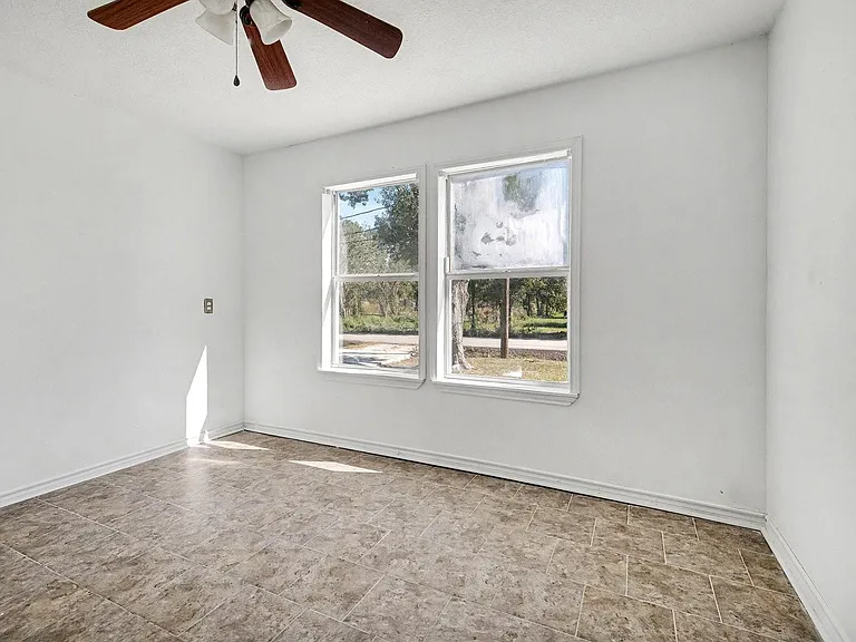 12215 Myrtle Ave — Photo 11