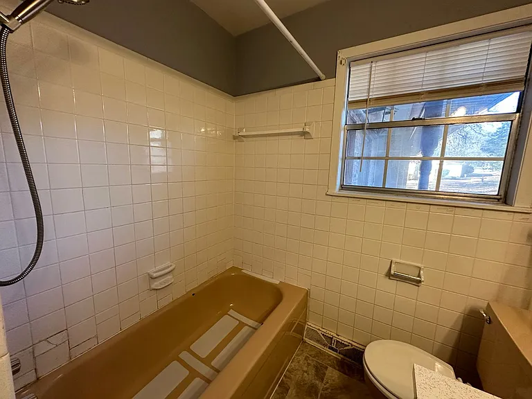2507 Bradley Ln — Photo 6