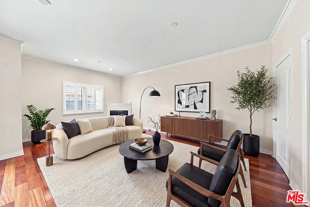 3 bed, 3.0 bath, 1850 sqft, $3,850 — Photo 1