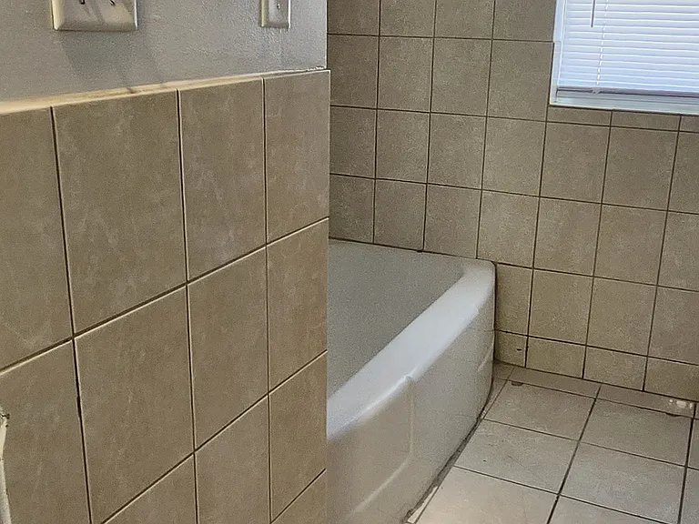4252 W Henderson St #2N — Photo 8