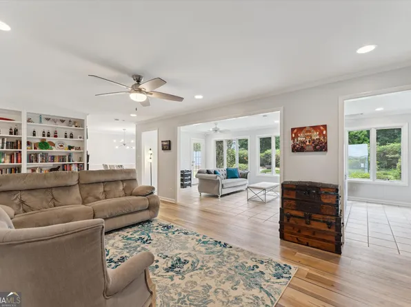 7 Raleigh Dr, Savannah, GA 31406