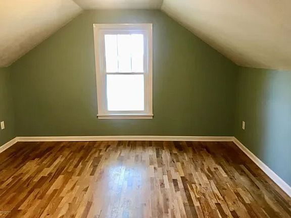 2nd image of 2021 Meadow Ln
