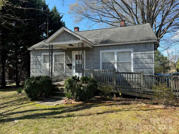 523 29th Avenue Dr NW, Hickory, NC 28601