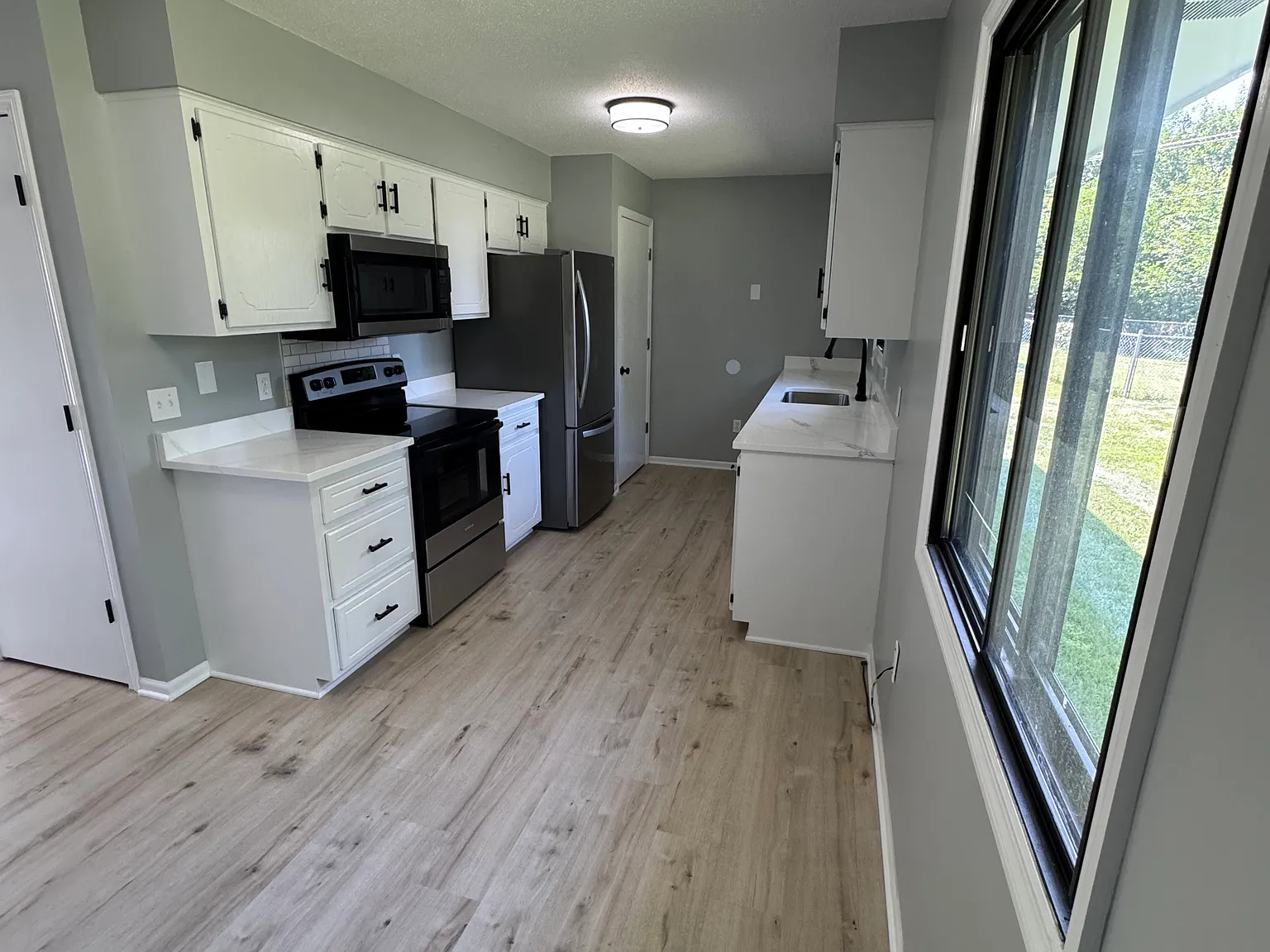 3 bed, 1000 sqft, $2,000 — Photo 4