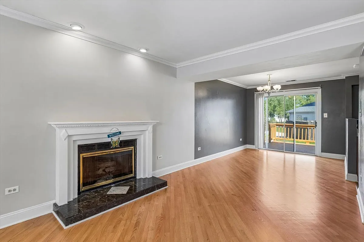 3 bed, 2.5 bath, 1500 sqft, $2,550 — Photo 2