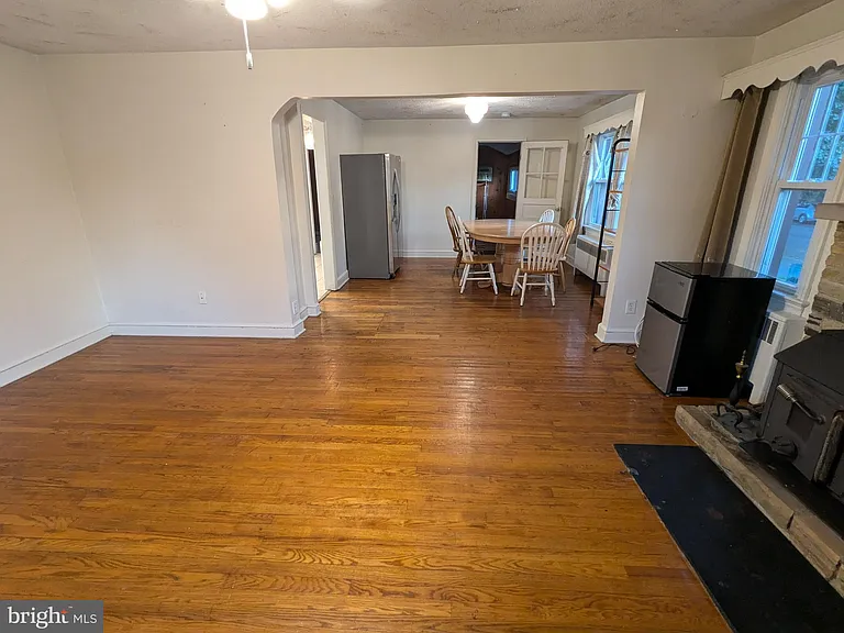 21 Steinway Ave — Photo 6