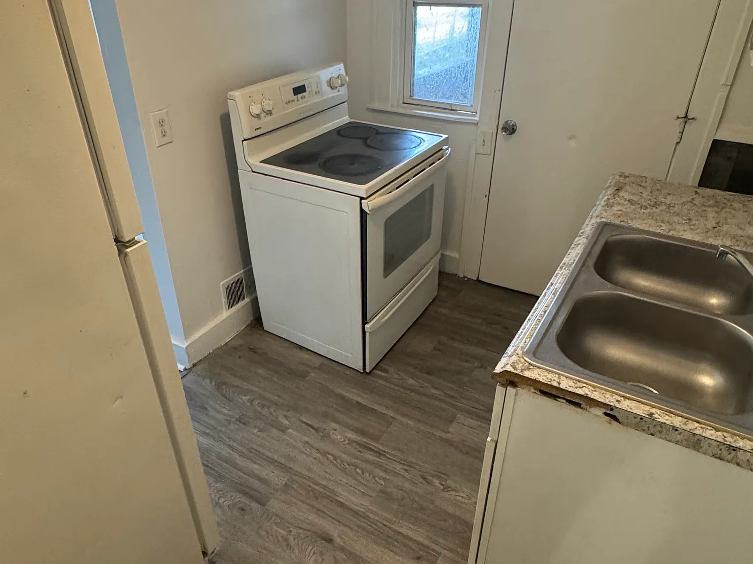 4 bed, 908 sqft, $1,750 — Photo 4