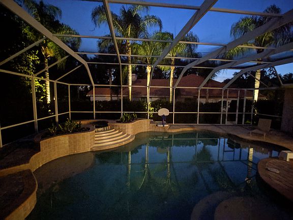 5th image of 15705 New Castle Ct