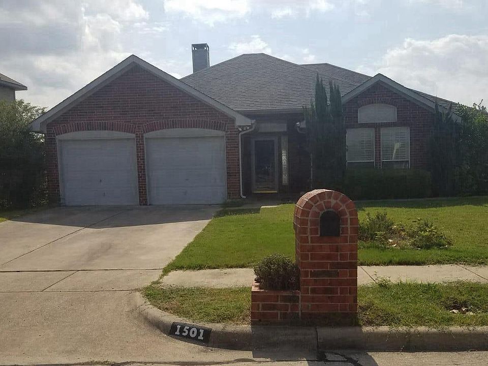 beautiful home (front yard)