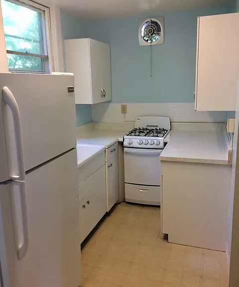 734 Clinton Pl #1 — Photo 6