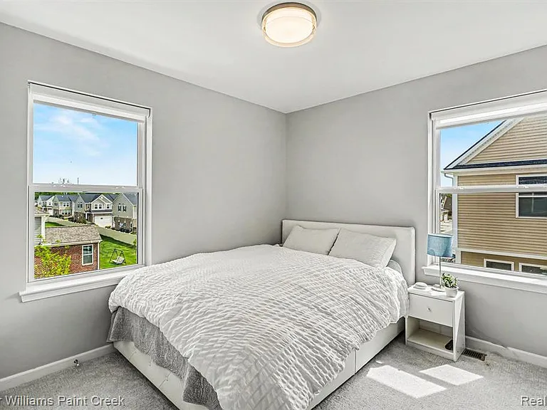 750 Huntley Ln — Photo 7