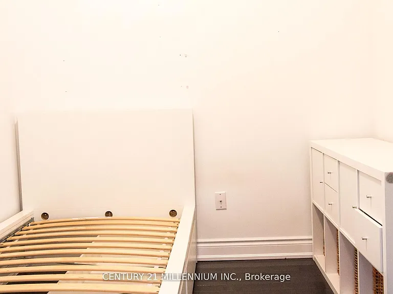 388 Yonge St #7002 — Photo 17