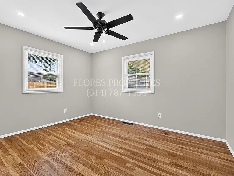 1136 Pauline Ave — Photo 32