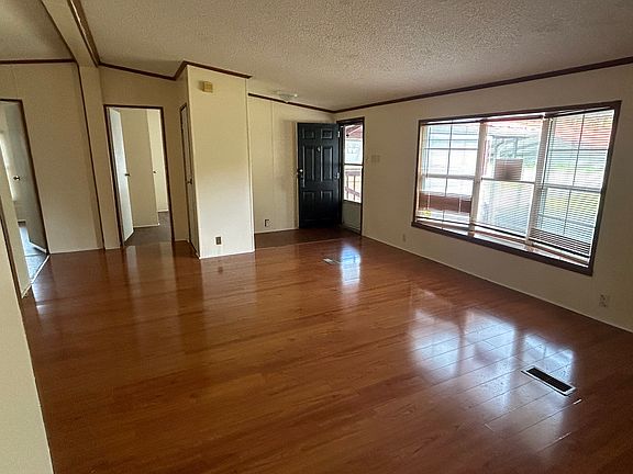 3rd image of 3805 Saluda Rd