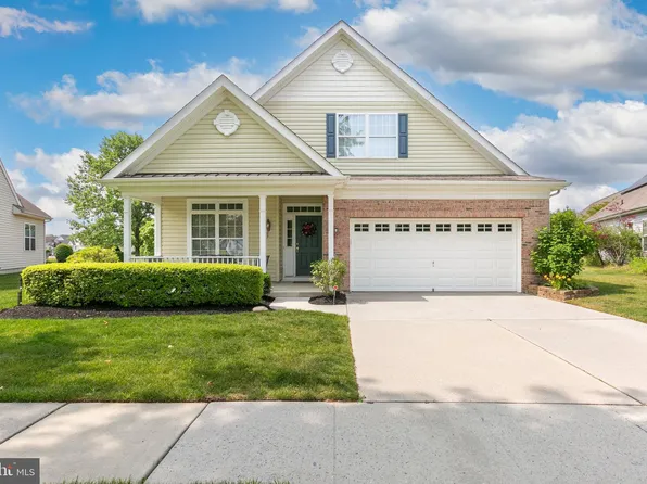8 Harris Ct, Delanco, NJ 08075