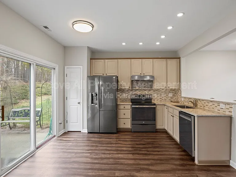 400 Berlin Way — Photo 12