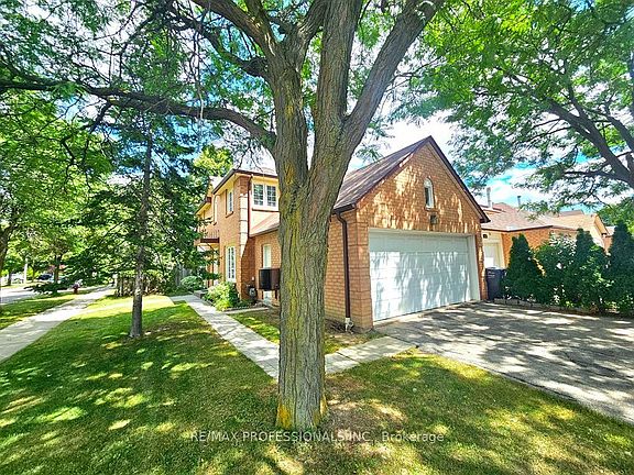 2nd image of 500 Silverthorne Cres #1