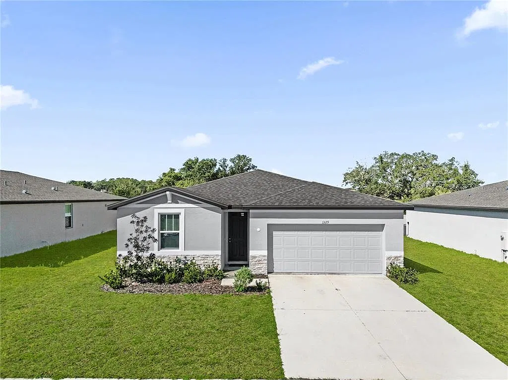 3 bed, 2.0 bath, 1491 sqft, $2,300 — Photo 2
