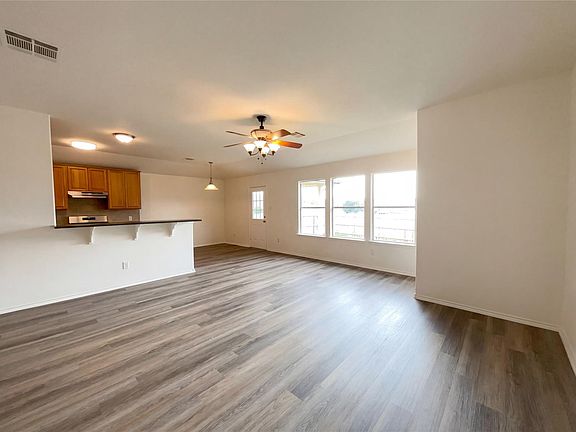 3rd image of 506 Gettysburg Loop