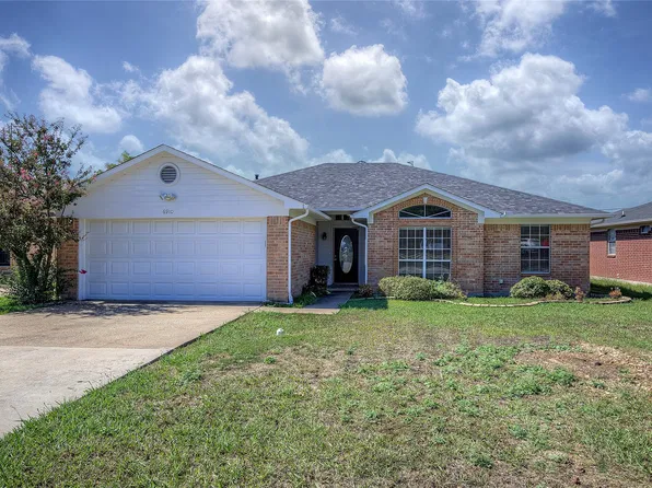 6910 Sayle St, Greenville, TX 75402