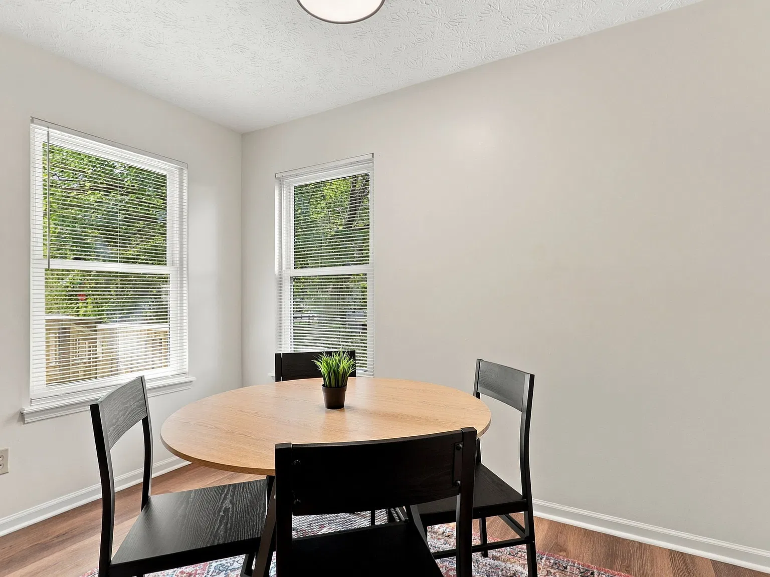 3 bed, 1399 sqft, $2,700 — Photo 4