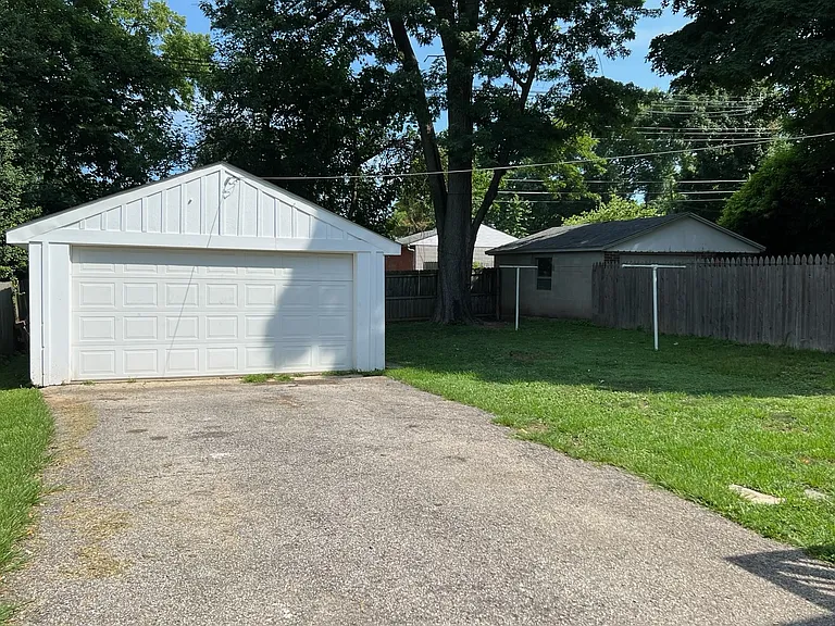 2321 Hawthorne Ave — Photo 28