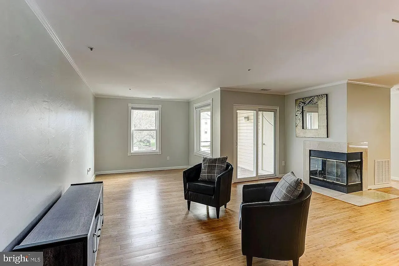 30 Hearthstone Ct — Photo 3