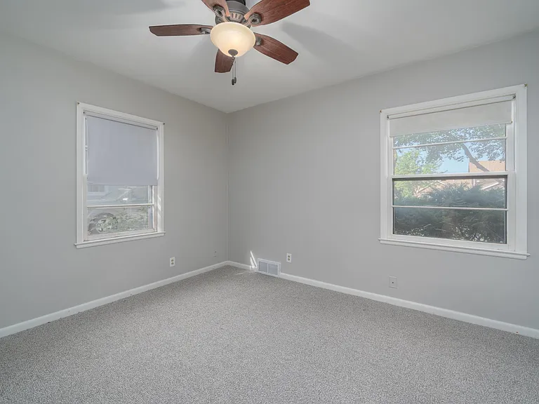 2424 S Center Ave — Photo 15