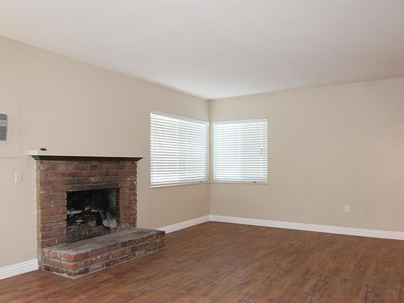 3rd image of 1015 W Granada Ct