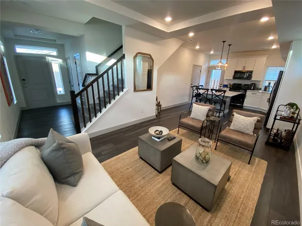 230 S Old Hammer Court, Aurora, CO 80018