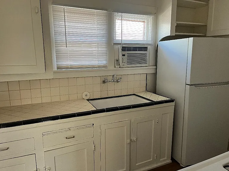 129 N Euclid Ave #1 — Photo 6