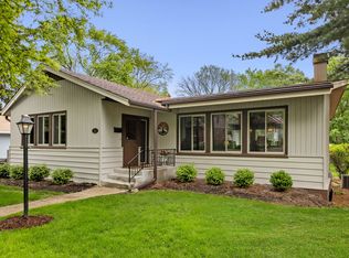 215 N Warwick Ave, Westmont, IL