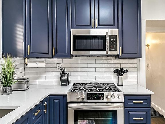 3rd image of 4548 Mercier St