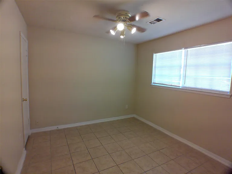 1301 Glenmore Dr — Photo 11