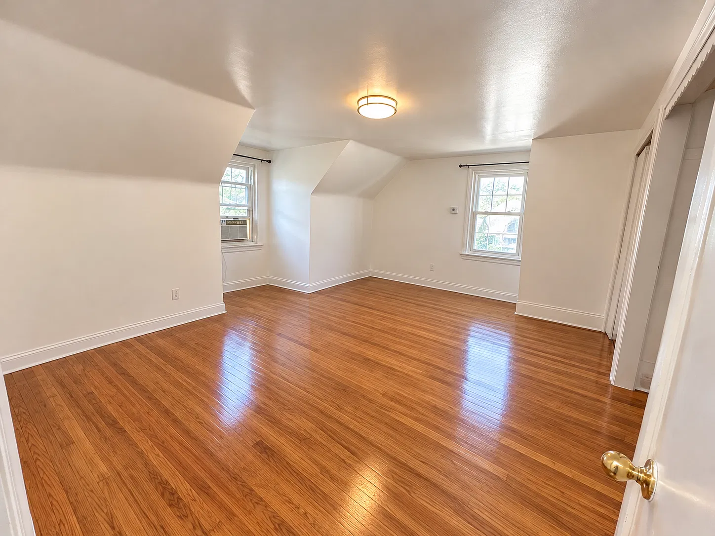 2 bed, 900 sqft, $2,300 — Photo 1