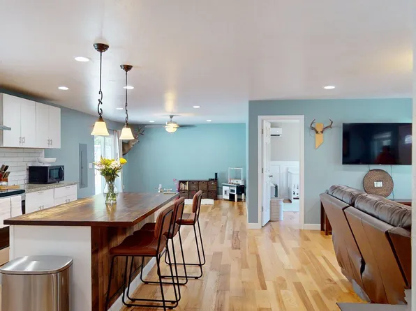 2526 Upper River Rd, Grants Pass, OR 97526