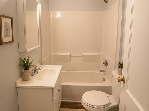 5th image of 649 Parker Ave